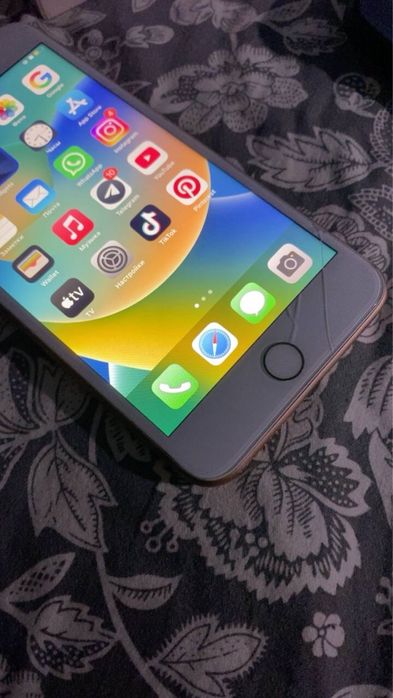 Продам айфон 8+ очены хороши