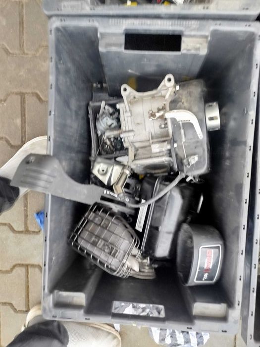 Części do różnych maszyn - Husqvarna , Bosch , Dewalt + Silniki