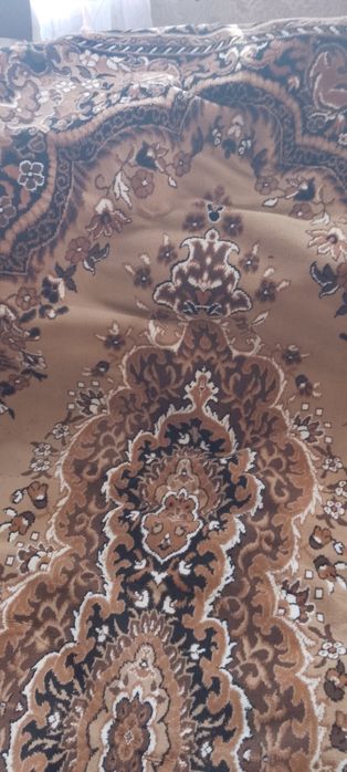 Продам ковра 240 на 480 легеньке б/у