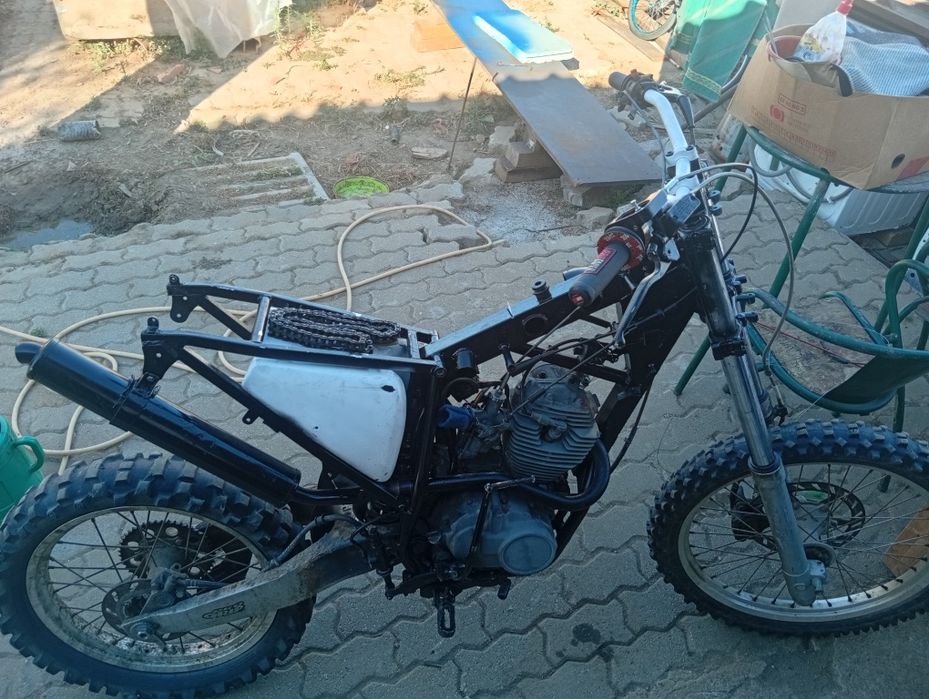 Mota AJP 125cc a 4 tempos para peças