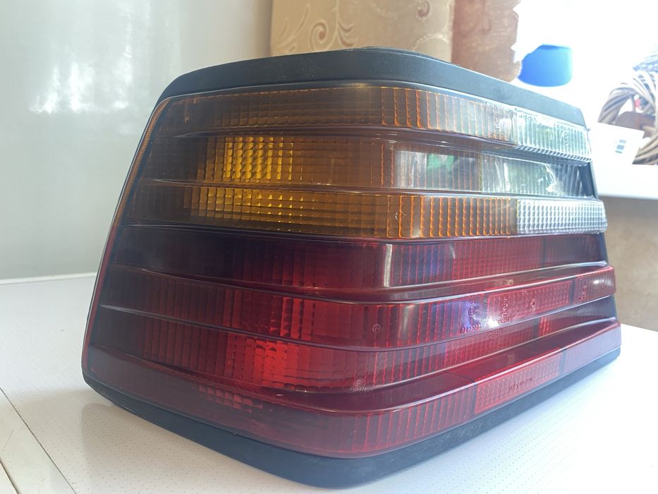 Задні фонарі mercedes w124 до рест