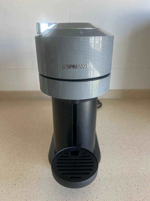 Máquina de Café Nespresso Vertuo Next – Como Nova!
