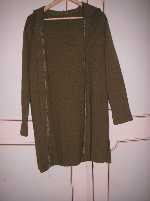 Casaco Malha Comprido Stradivarius (Castanho) e com Capuz (Verde)