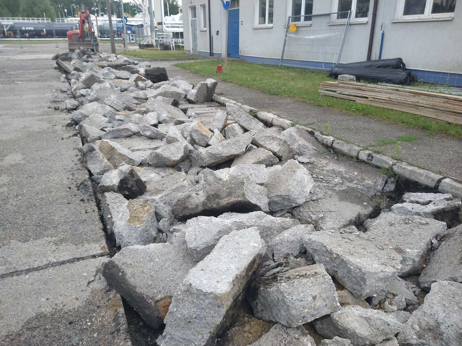Usługi wywrotką czteroośką, transport piachu, klinca, ziemi - sprzedaż