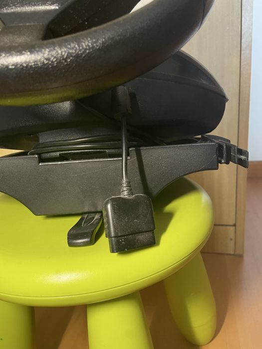 Volante e pedais para Playstation Ferrari