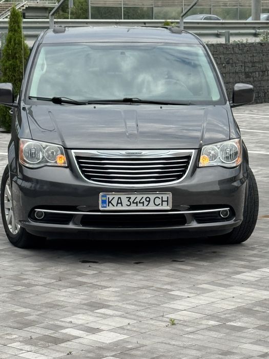Продам Chrysler Town & Country 2016