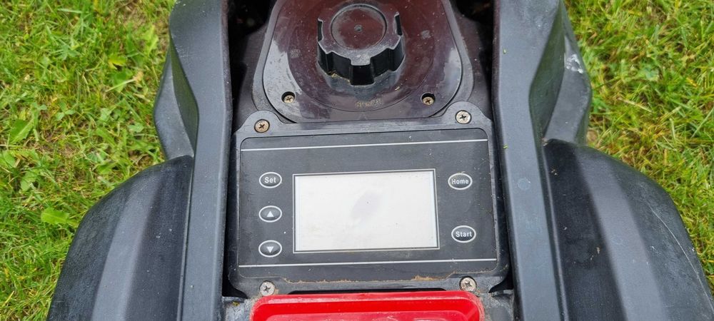 Robot koszący Yard Force SA600H z ekranem dotykowym