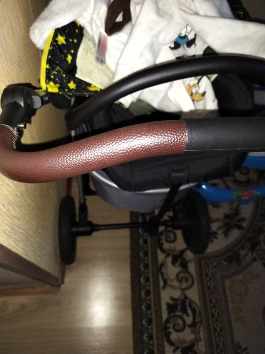 Універсальна коляска-трансформер