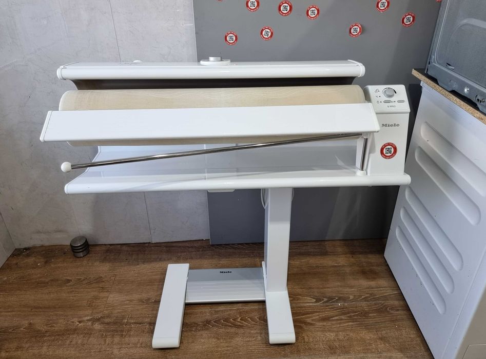 Urządzenie do prasowania, prasowalnica, magiel Miele B 995 D z parą