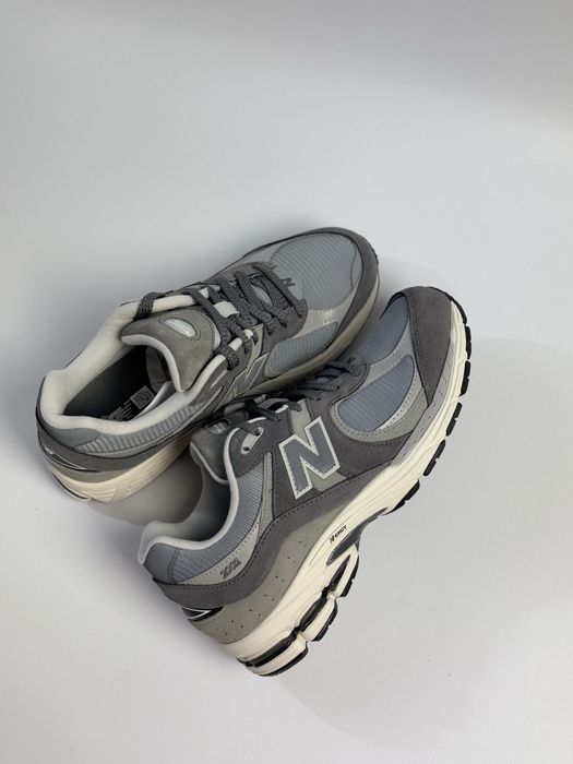Кросівки New Balance 2002R