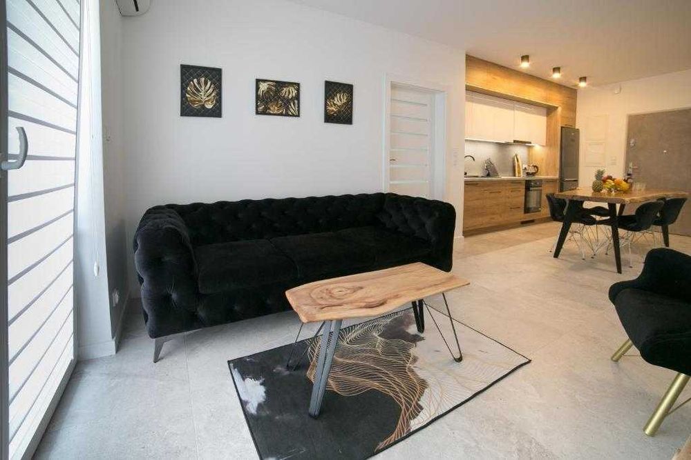 Piękna Sofa welurowa, czarna, pikowana SPRZEDAM stan jak nowy