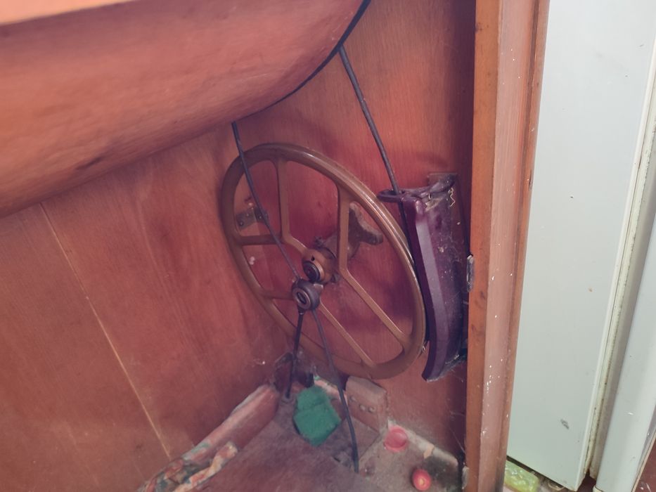 Продам швейну машинку