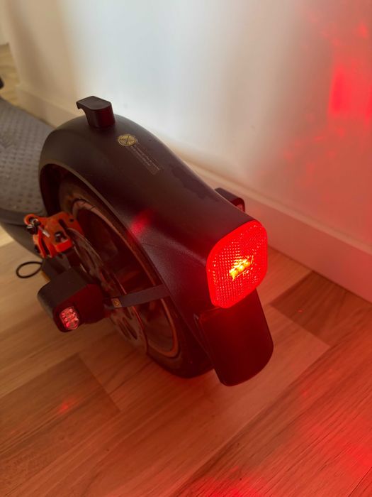 Trotinete Elétrica Segway Ninebot F40I + Cadeado | Piscas Integrados