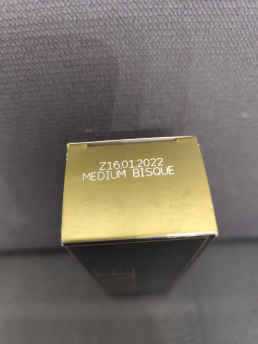 Avon Luxe podkład z bazą Medium Bisque