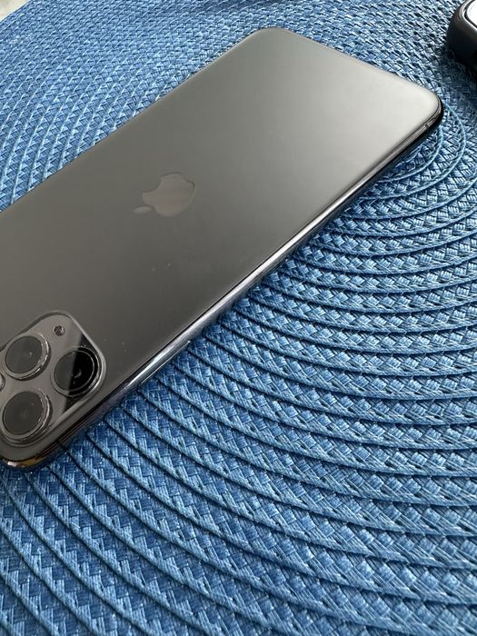 Продам IPhone 11 pro max 64gb