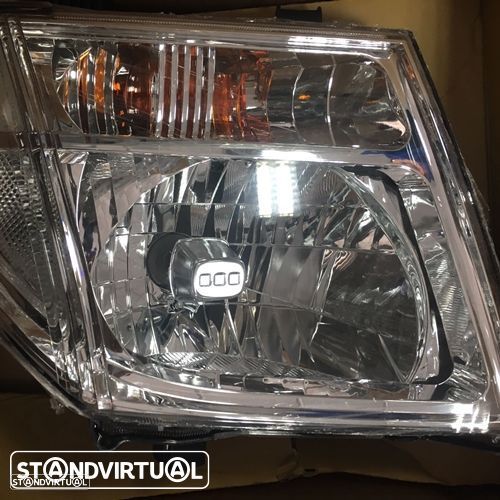 Farol Nissan Navara modelo: 2005 até 2010 novo