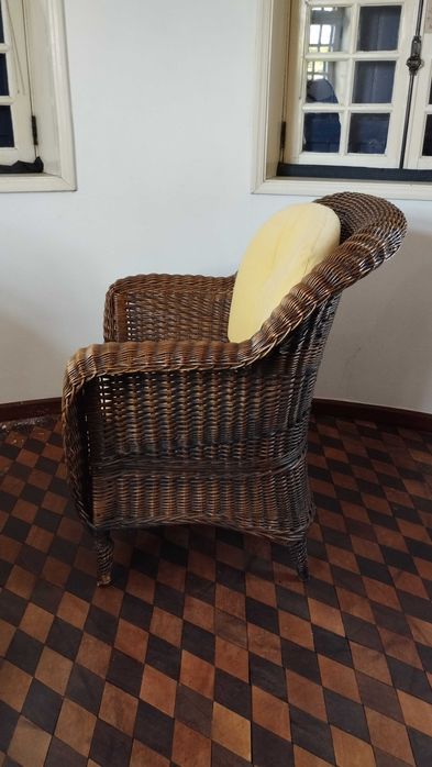 Conjunto de Cadeirões com Mesa de Centro – Bambu