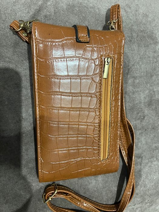 Гарна дівчача сумочка маленька але містка