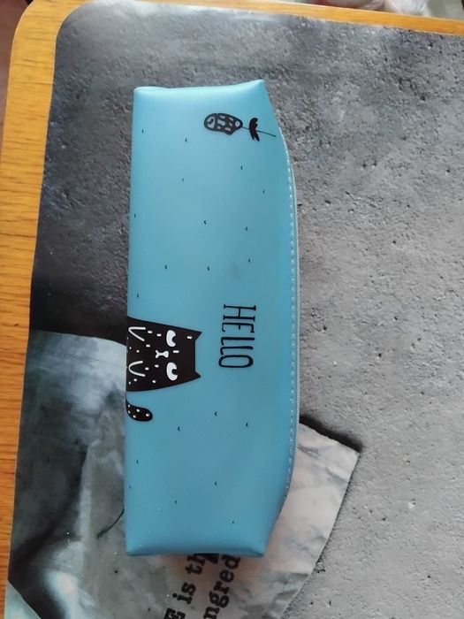 Пенал школьный голубого цвета