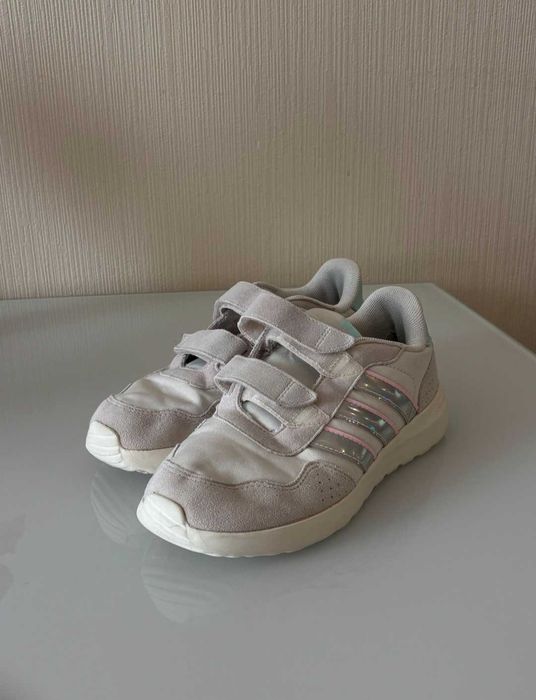 Дитячі кросівки Adidas 35 розмір