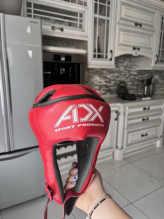 шолом для боротьби ( тхеквондо , карате , кікбоксинг, бокс)