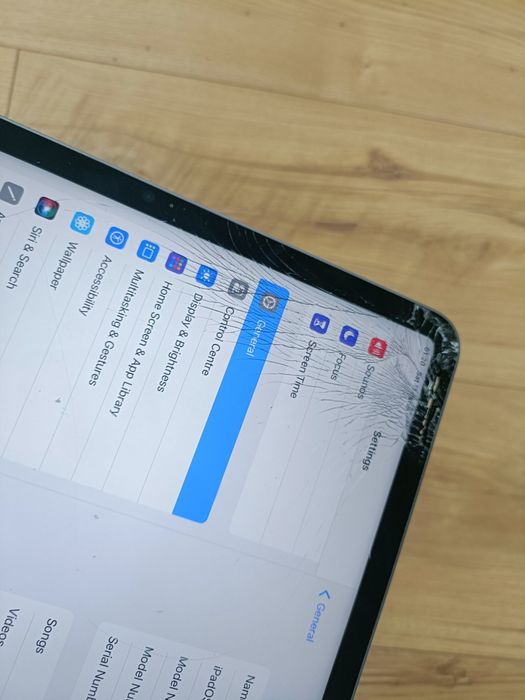 Apple iPad Pro 12,9" 5. generacji (M1) 128 GB Wi-Fi – sprawny, pęknięta szybka