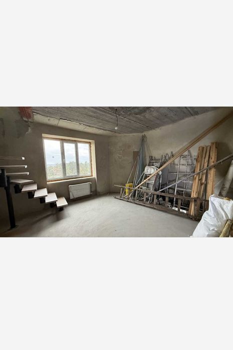 Дворівнева квартира з початковим ремонтом. Сертифікат - так. 2% оф.