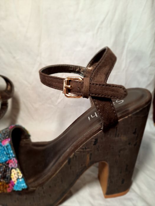 Sandálias versáteis