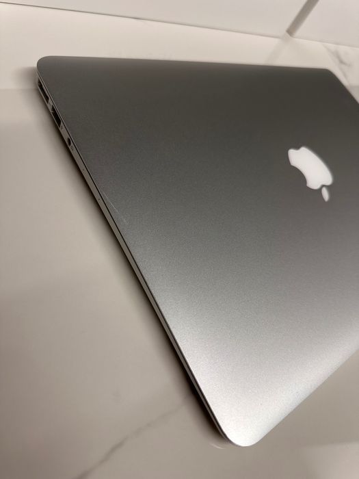 MacBook Air 13" 2017 i5 (com carregador e caixa, ótimo estado)