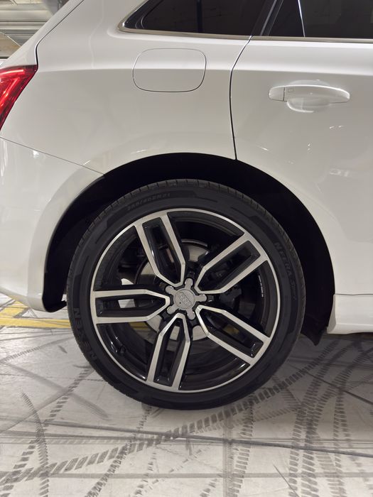 Audi SQ5  Продам