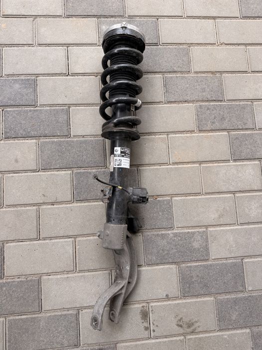 Амортизатор передній правий bmw g05 g06 37106896440