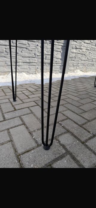 Stół z blatem drewnianym