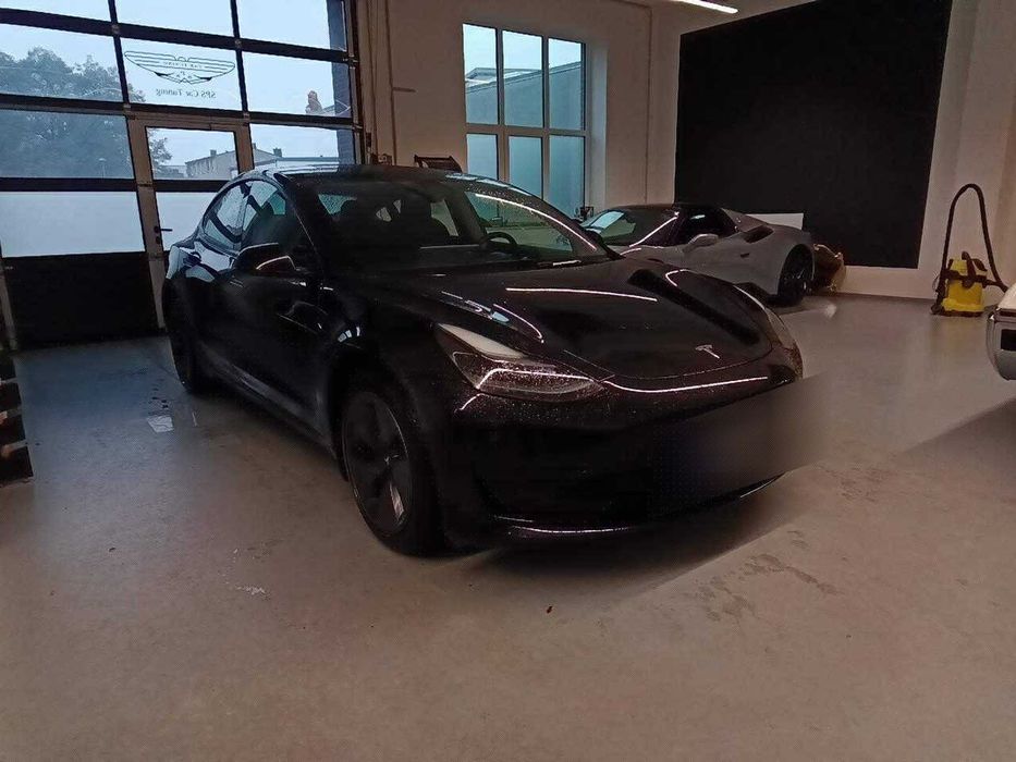 Alugo Tesla Model 3 para TVDE –400€/semana