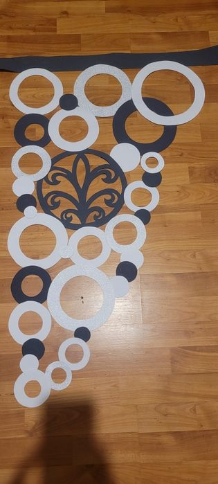 Dekoracja do okna biało szaro srebrna