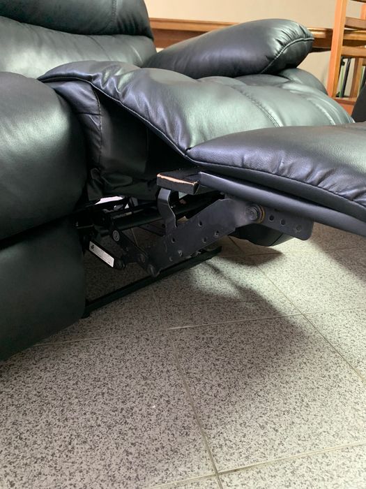 Conjunto de sofás em pele pretos