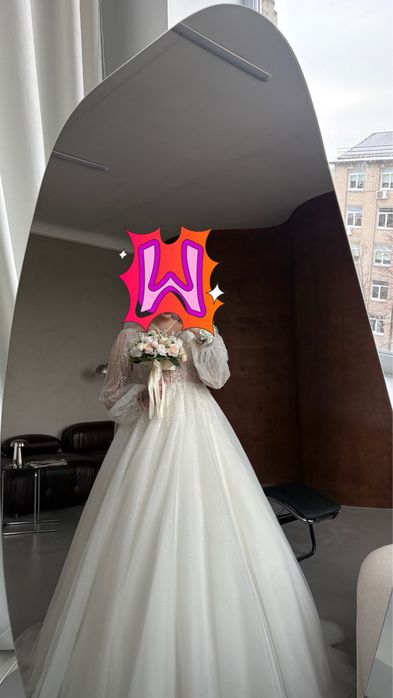 Свадебное платье  с двумя подъюбниками,новое покупалось