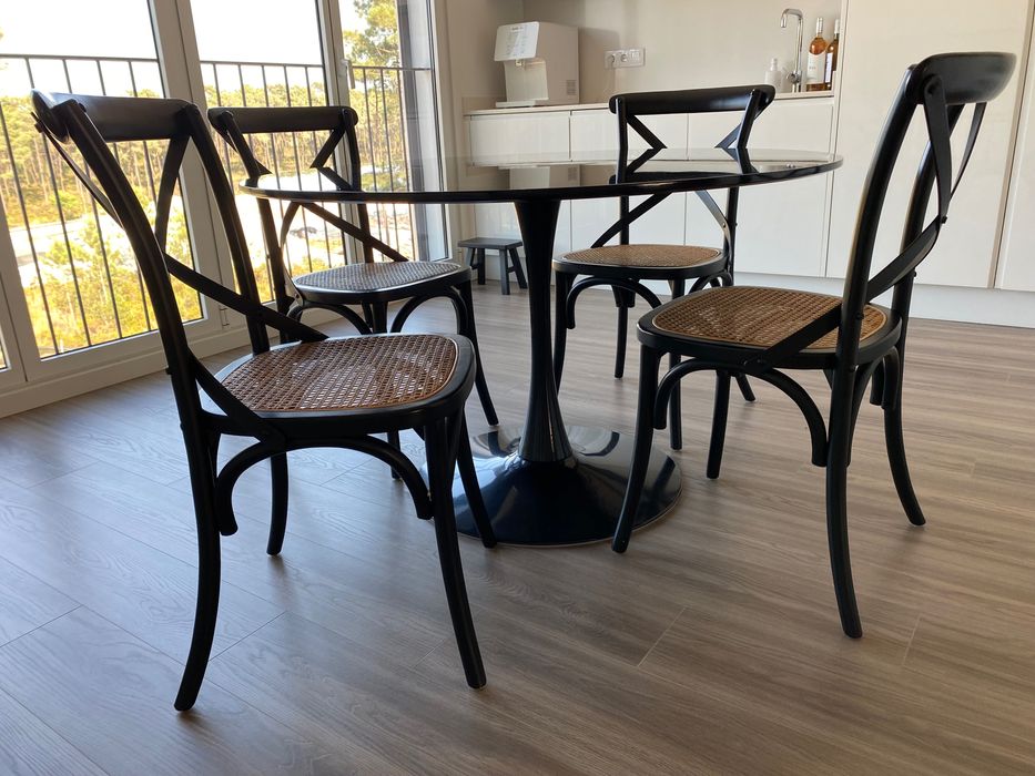 Mesa jantar com 4 cadeiras em vime