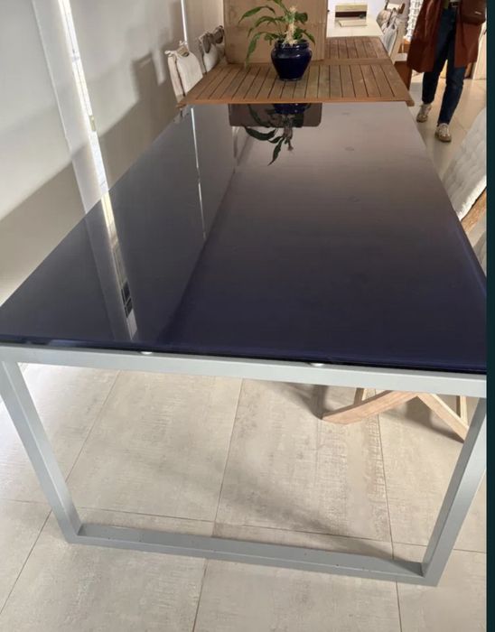 Mesa para reunioes ou sala de jantar