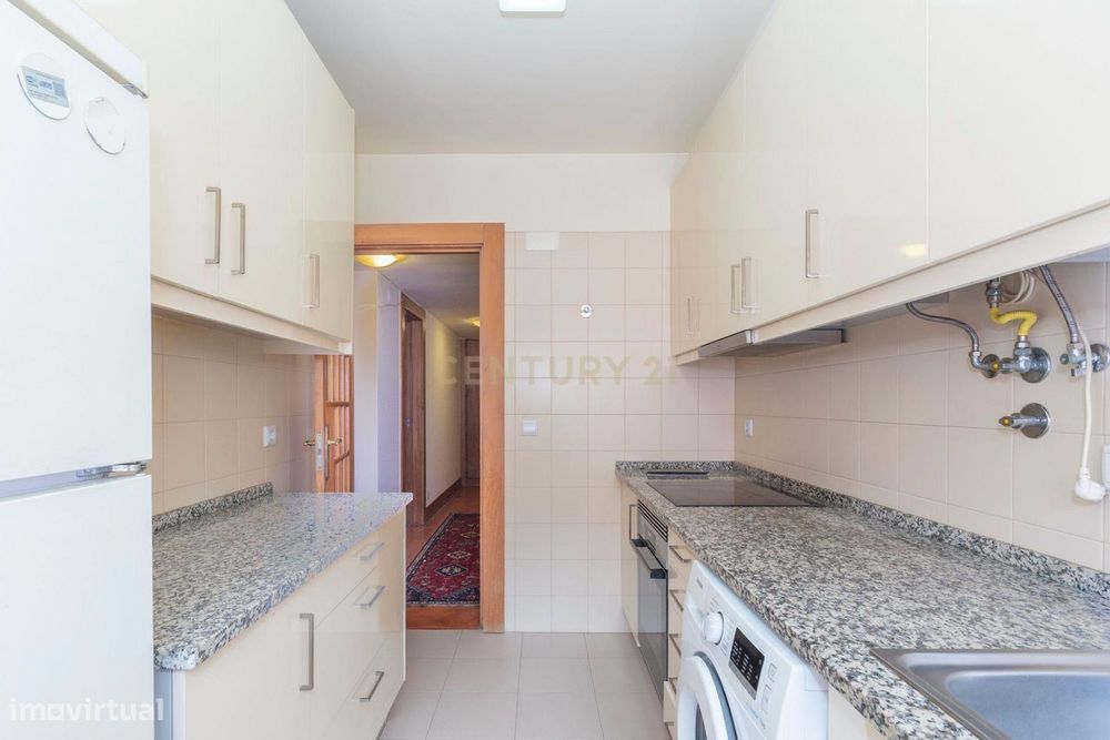 T1 com Ar Condicionado Cozinha Equipada e garagem na EPUL - Restelo