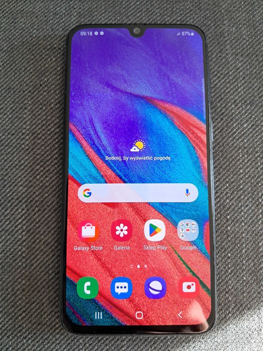 Samsung Galaxy A40. Mały 5,9"