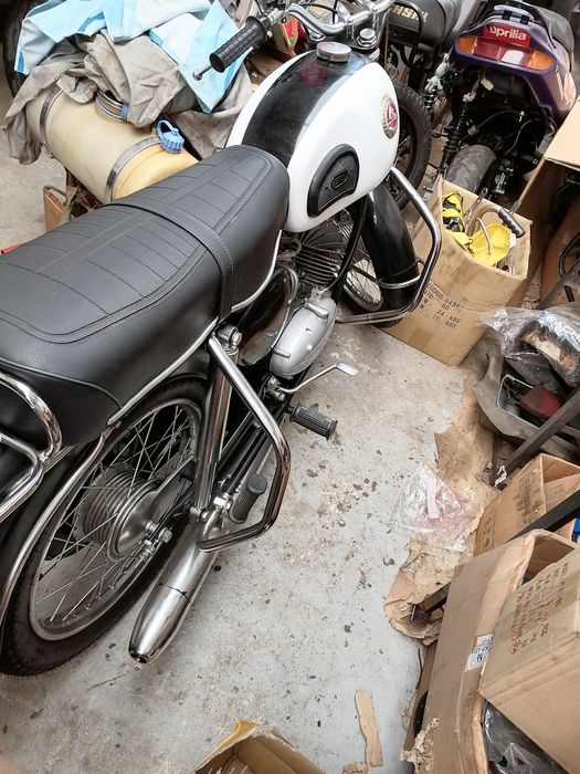 Vai para venda esta relíquia de motorizada  casal E. F. S 120M 4veloci