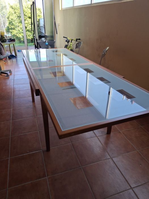 Conjunto Vendo mesa + 4 cadeiras de  madeira maciça  + sofá
