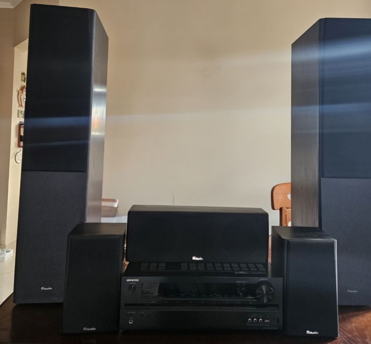 Kino domowe amplituner ONKYO głośniki M-audio 520 W