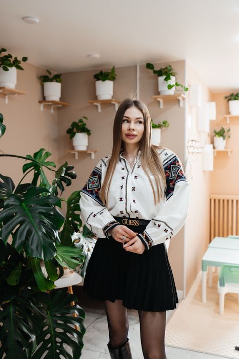 Жіноча вишита сорочка