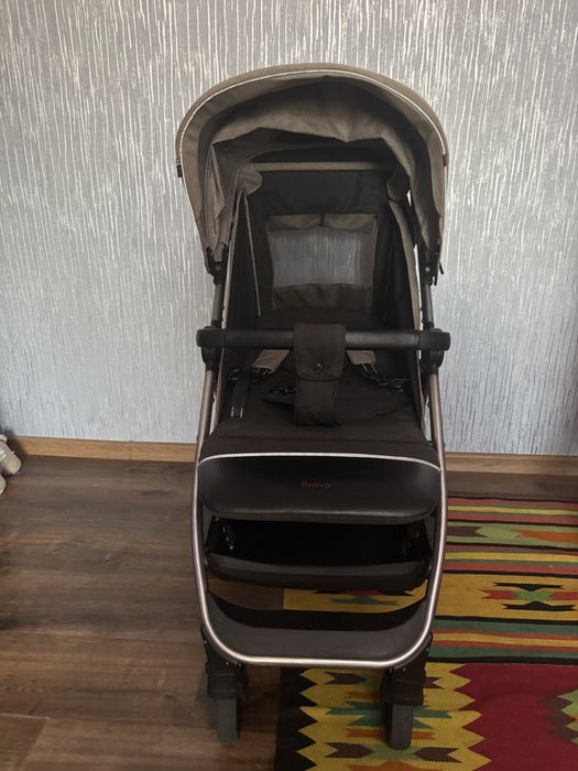 Прогулянкова коляска Carrello Bravo
