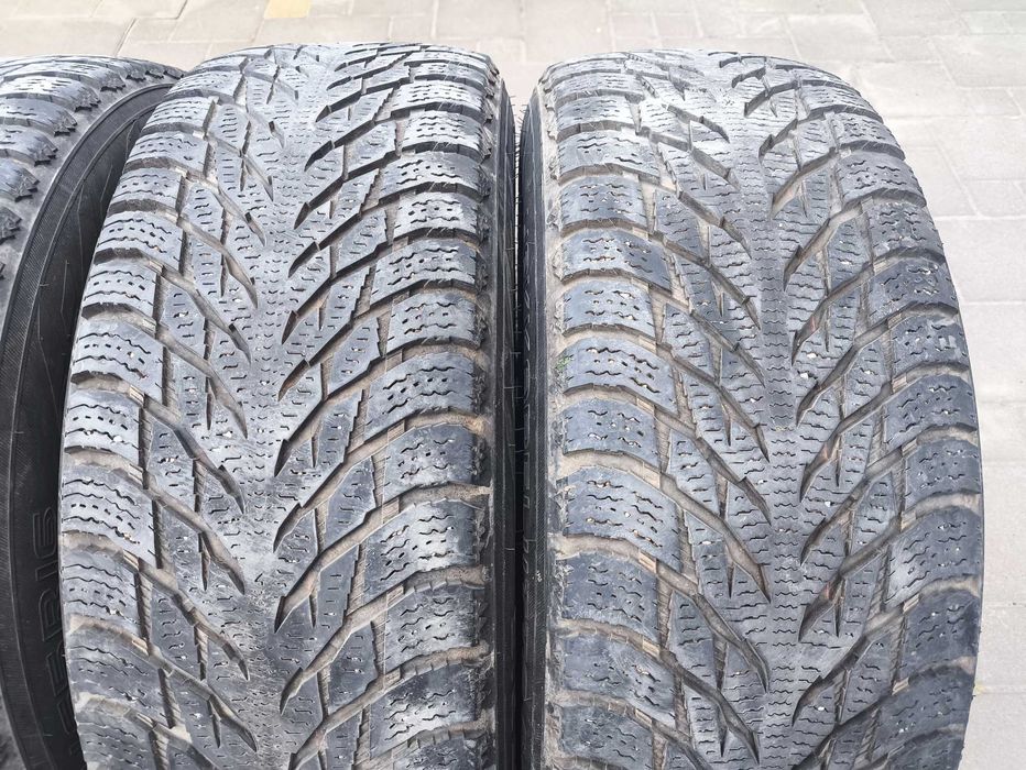 Резина 215/65 R16 зимова Nokian Hakkapeliitta R3 suv.