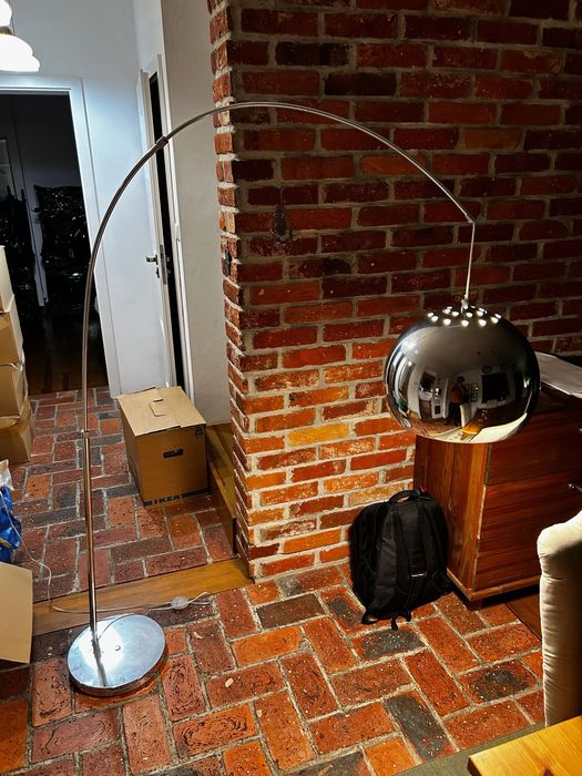 lampa stojąca - metalowa podstawa