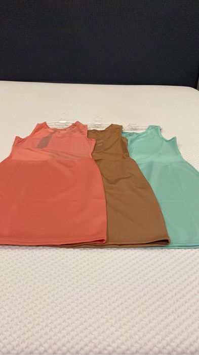 Vestido com Recortes Transparentes