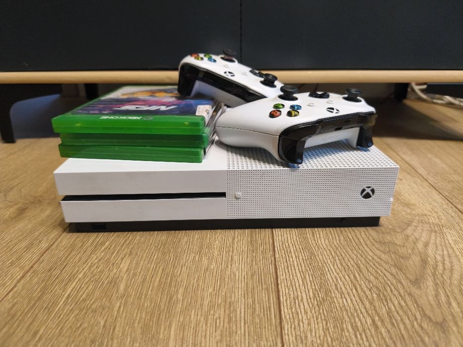 Xbox one S 2 pady pełne okablowanie +3 gry