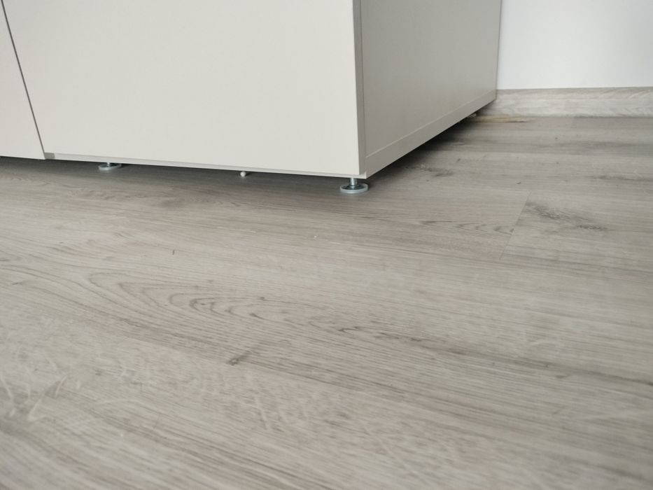 Szafa 100 cm z drążkami